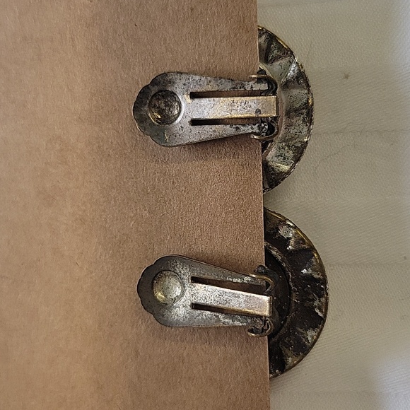 VT Round White Rhinesone Incrested Clip On Errings - Picture 2 of 2